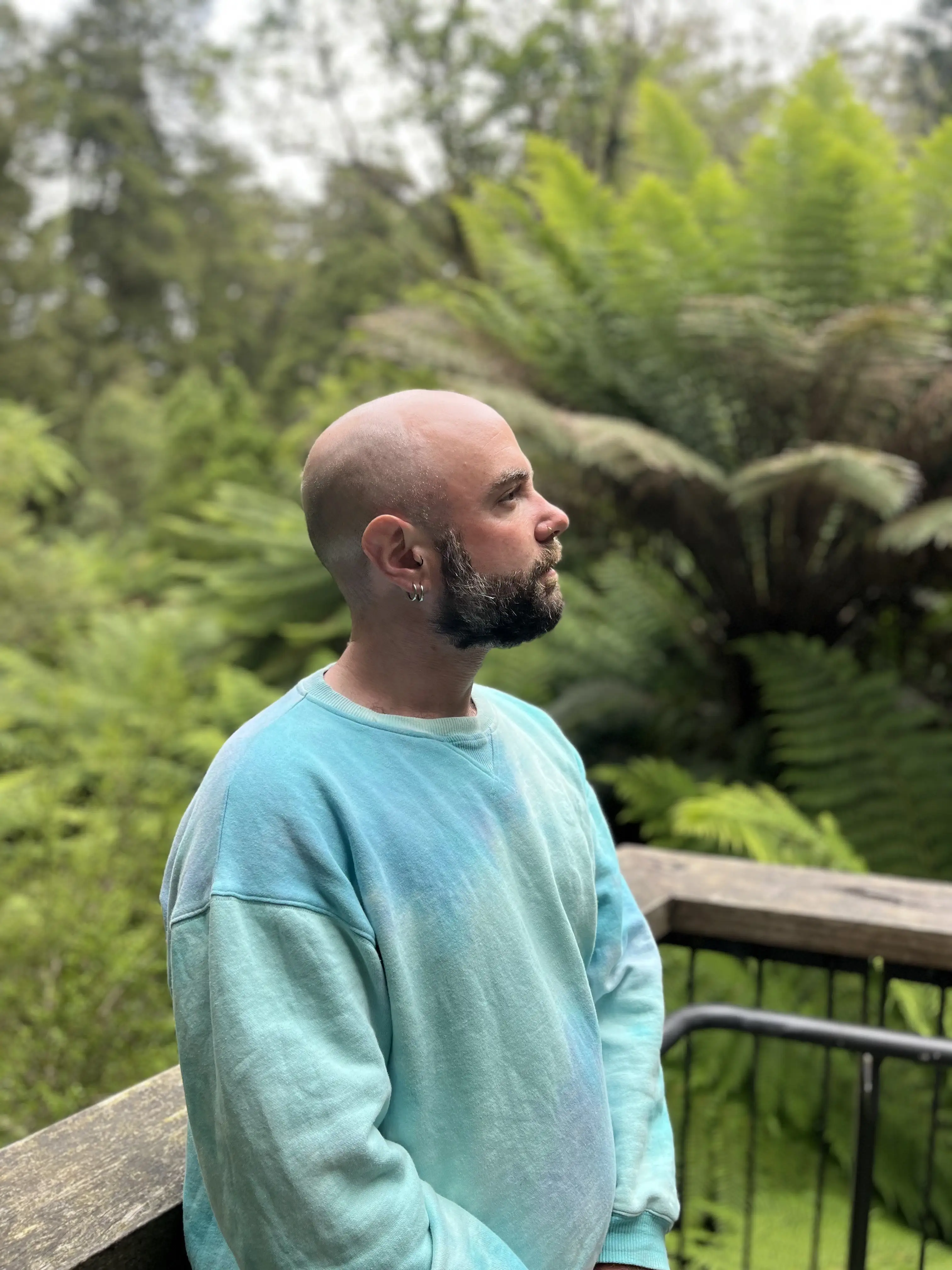 Portrait de Gabriel Saul, professeur de yoga du site Le Yoga pour Sortir du Lit